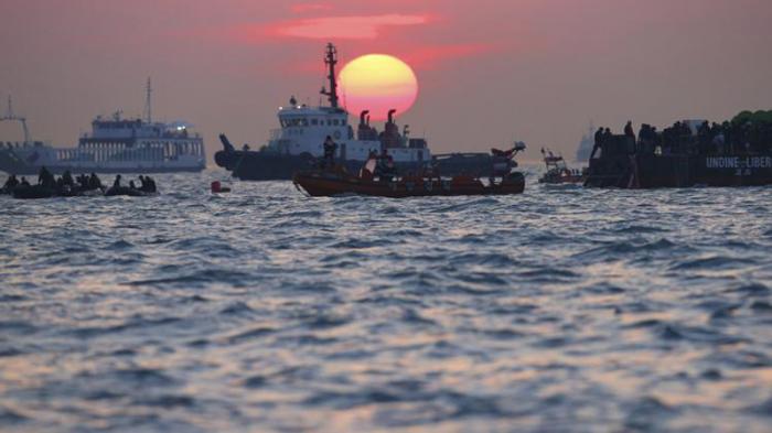 El número de fallecidos en el hundimiento del Sewol supera las 170 personas, mientras continúan las operaciones de rescate. 