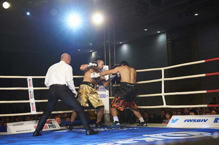 El kazajo Vasilii Levit (a la izquierda) y su oponente Abdulkadir Abdullayev volverán a chocar en los 91 kg. 