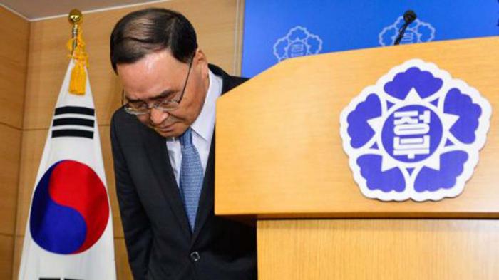 El funcionario tomó la decisión por “errores” de la administración en el manejo de la crisis. FOTO: Yonhap