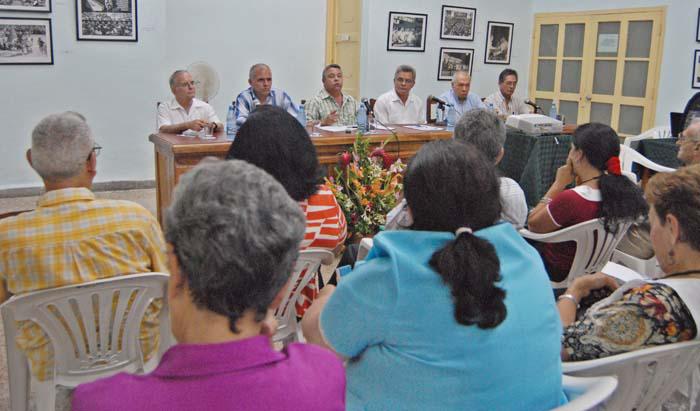 Historiadores, profesores, investigadores y estudiosos del mundo laboral y sindical de cinco países participan en el taller. 