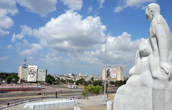 Preparativos para el 1ro. de Mayo en la Plaza de la Revolución.