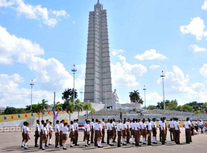 Preparativos para el 1ro. de Mayo en la Plaza de la Revolución.