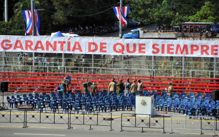 Preparativos para el 1ro. de Mayo en la Plaza de la Revolución.