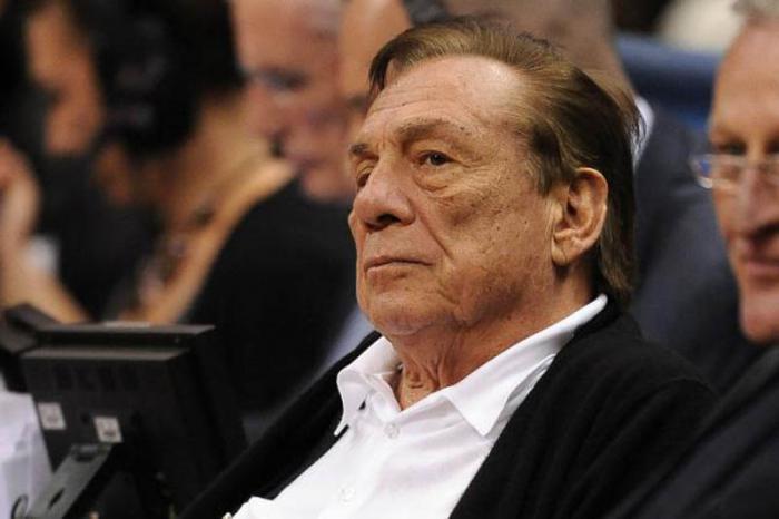 El propietario de Los Angeles Clippers, Donald Sterling, fue suspendido de por vida este martes en la NBA por el comisionado Adam Sivler, después de haber hecho comentarios racistas que provocaron una tormenta en Estados Unidos