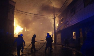 Incendio de grandes proporciones en ciudad chilena de Valparaíso.