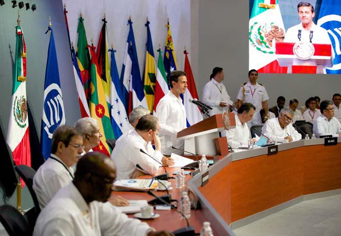 El presidente anfitrión, Enrique Peña Nieto, resumió los acuerdos adoptados du­ran­te la cumbre. 
