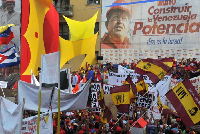 En Caracas los trabajadores manifestaron su respaldo a la gestión del presidente Nicolás Maduro e insistieron en la necesidad de la coexistencia pacífica. Foto: Yaimí ravelo