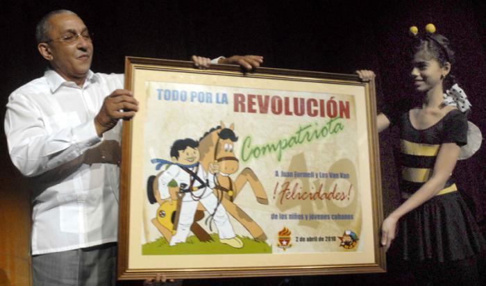 La colmenita en saludo al 9no congreso inauguro una nueva obra Elpidio Valdes y las Van Van   Juan Formel
Foto: Ricardo Lopez Hevia 02/04/2010
Form0071