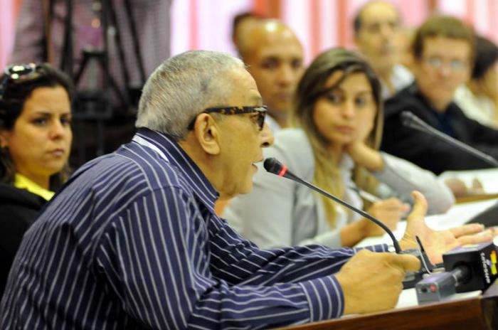 Juan Formel en la comisión Cultura y Medios del VIII Congreso de la UNEAC, celebrado en abril del 2014.