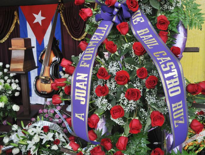 Ofrendas florales de Raúl para Juan Formell