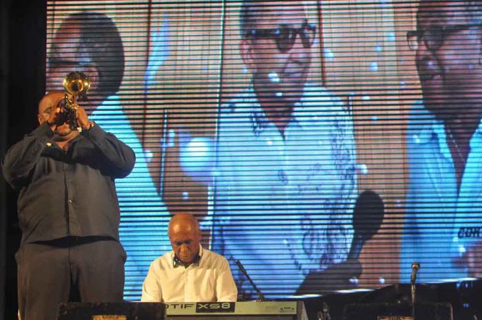 trompetista Alexandre Abreu y Orlando Bistel al piano en el concierto homenaje a Juan Formel, en la Tribuna Antimperialista. La Habana, Cuba.