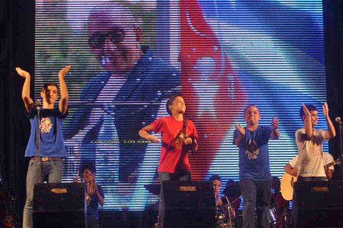 La colmenita en el concierto homenaje a Juan Formel, en la Tribuna Antimperialista. La Habana, Cuba.