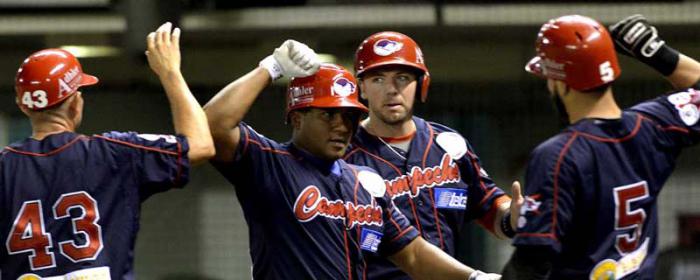 El bombardero granmense (a la izquierda) le ha tomado la medida a la Liga Mexicana y ponerle out ya es una tarea algo complicada. 
Foto: Sitio Oficial Piratas de Campeche