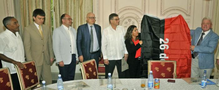 Una delegación de funcionarios y dirigentes de Rusia llegaron a Cuba a celebrar el aniversario 50 de la fundación de las asociaciones de amistad entre ambos países