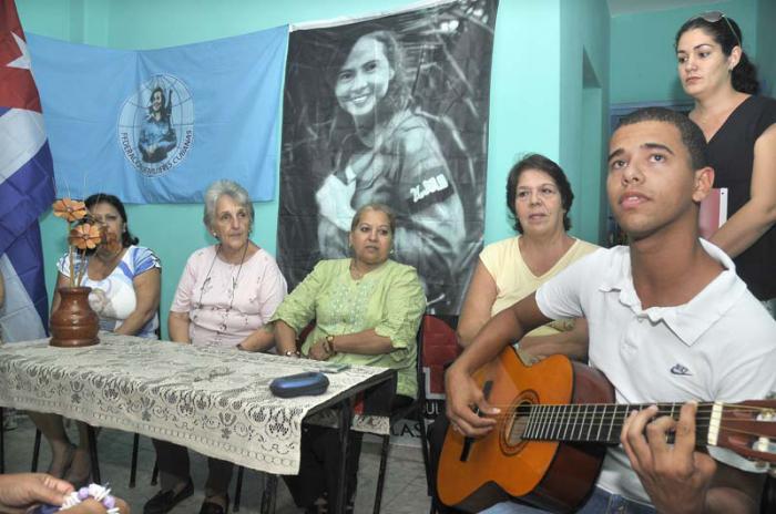 El trabajo con la familia y la comunidad, son esenciales para la construcción de una sociedad mejor. foto: Alberto Borrego