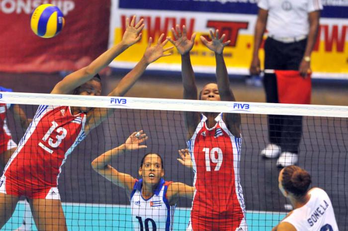 El bloqueo siempre ha sido un  tema complicado para las cubanas. Foto: Ricardo López Hevia