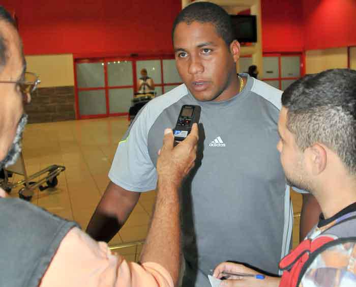 Regresó a Cuba el pelotero Alfredo Despaigne › Deportes › Granma