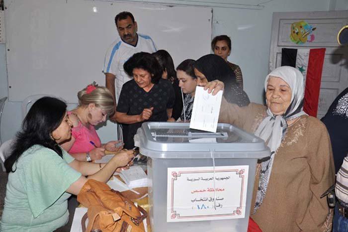 Los sirios votaron en un total de 9 610 colegios electorales .