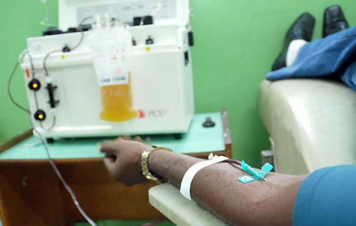 La donación voluntaria de sangre ha distinguido durante años al pueblo cubano y a la labor de los CDR. Foto: Otmaro Rodríguez