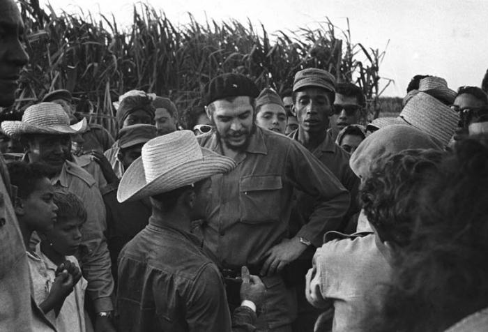 El Comandante Ernesto Che Guevara participa en la Emulación Nacional de Macheteros. 