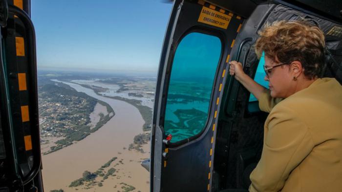 La mandataria brasileña se personó en el sur del país, la región más afectada  por las precipitaciones. Foto: Planalto