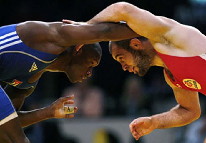 Garzón (izquierda) en uno de sus combates con el turco Ramazan Sahin.