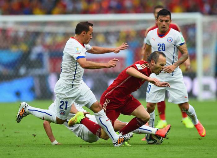 Un gran Chile, con una propuesta futbolística audaz y un generoso esfuerzo colectivo, apagó en el Maracaná la estrella de la campeona. Foto: Getty Images