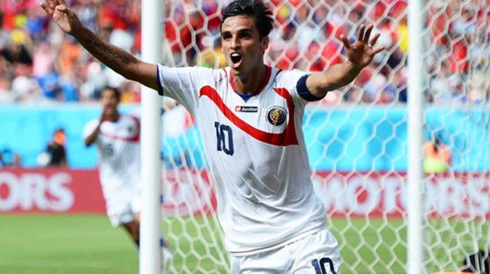 El capitán Bryan Ruiz selló el histórico triunfo y la clasificación de Costa Rica frente a la tetracampeona Italia. Foto: AFP  