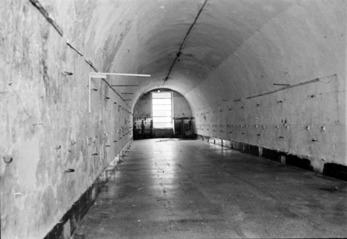 Vista interior de una galera donde se hacinaban los presos.
Foto: Arnaldo Santos, 23 de junio de 1974