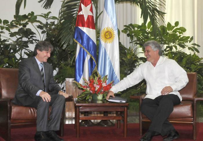 El primer Vicepresidente de los Consejos de Estado y Ministro Miguel Días Canell Bermúdez recibió en la mañana de hoy al  EXCMO. SR. Amado Boudou Vicepresidente de la República de Argentina y de la Cámara del Senado.