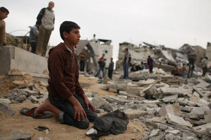 Las continuas incursiones contra las ciudades palestinas obligan a tener que construir una y otra vez los centros urbanos. FOTO: Reuters