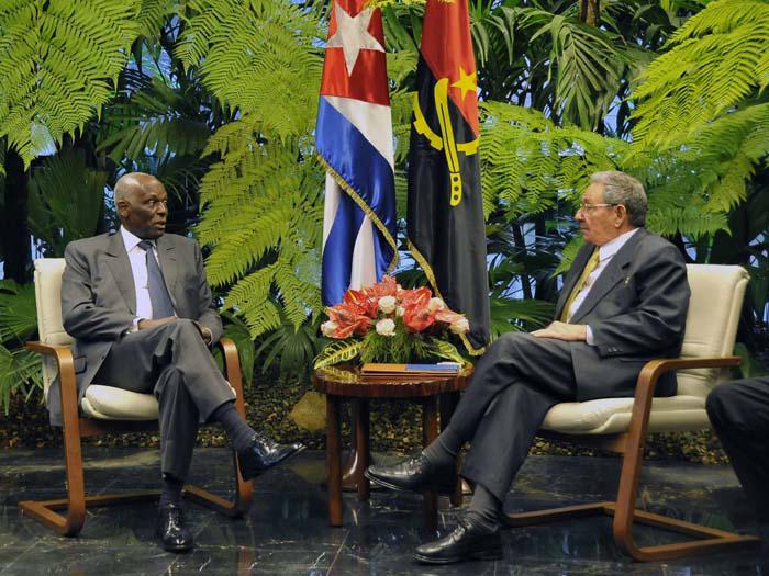 Dos Santos y Raúl efectuaron conversaciones oficiales que permitieron constatar el excelente estado de las relaciones bilaterales. 