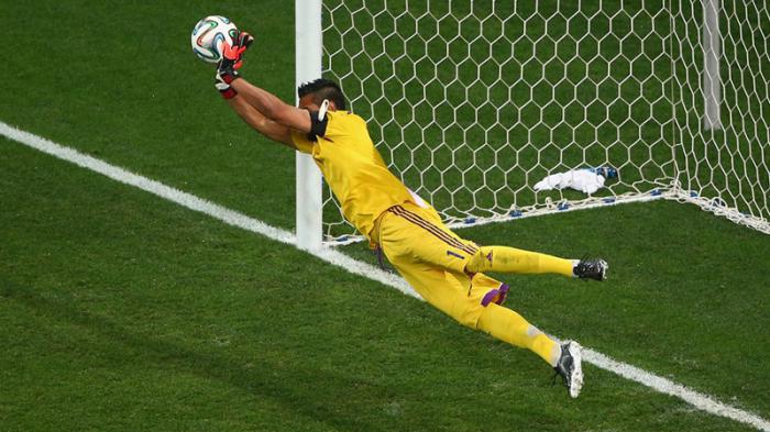 El arquero Sergio Romero se vistió de héroe para clasificar a la albiceleste a su quinta final. Foto: FIFA