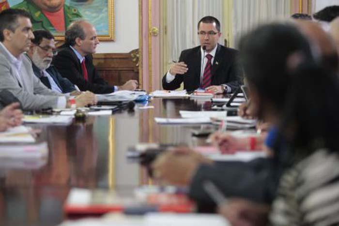 El vicepresidente Jorge Arreaza apostó por un “cumplimiento riguroso, cumplimiento minucioso a la Constitución”.