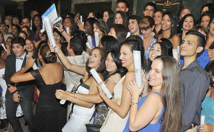 La Facultad de Comunicación graduó a 209 alumnos de las carreras de Comunicación Social, Ciencias de la Información y Periodismo. 
