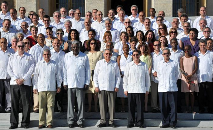 Asiste Raúl a la designación de nuevos Embajadores 