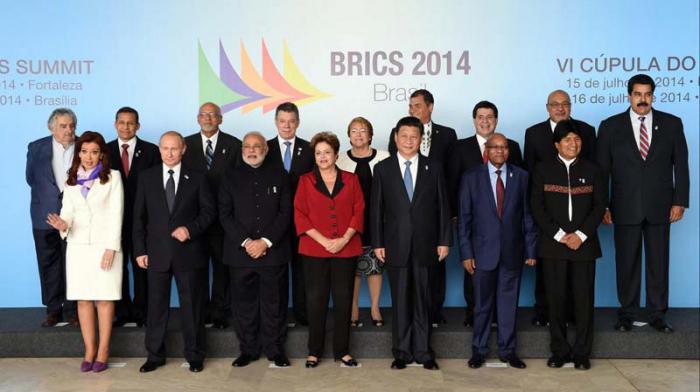 Foto oficial de la cumbre de los BRICS y Unasur, en el Palacio Itamaraty  de Brasilia. Foto: EFE