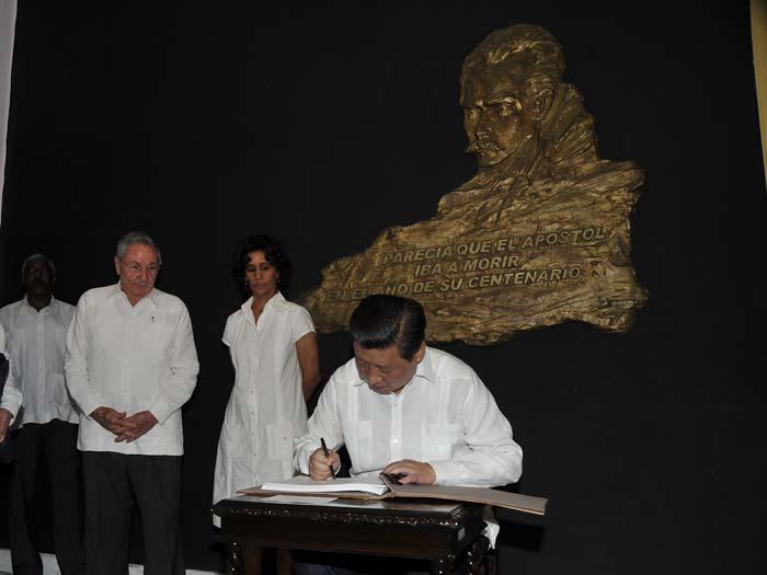 Xi Jinping y Raúl recorrieron  la Ciudad Heroica
