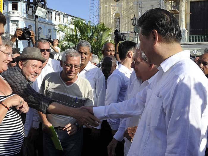 El pueblo santiaguero les dio calurosamente la bienvenida en áreas del parque Céspedes, frente al antiguo Ayuntamiento, hoy sede del Poder Popular Municipal de Santiago de Cuba
