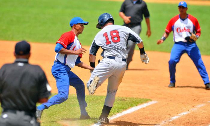 Tope de beisbol entre los equipos de cuba y eeuu 5to play y final lanzador x cuba yaisel sierra jugada en home