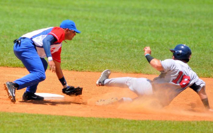 Tope de beisbol entre los equipos de cuba y eeuu 5to play y final lanzador x cuba yaisel sierra