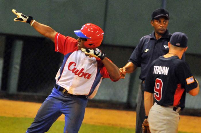 Tope de beisbol entre los equipos de cuba y eeuu 1mer juego,lanzador x cuba Norge Luis Ruiz