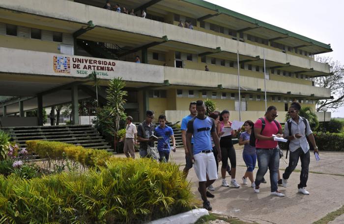 Recorrido por àreas de la Universidad de Artemisa cede del acto Central por el dìa de la Rebeldìa Nacional 26 de Julio