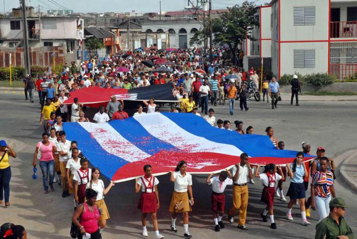 Miles de santiagueros rindieron tributo a los mártires de la Revolución. foto: miguel rubiera justiz-ain