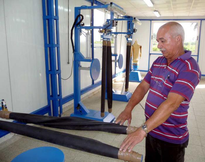 El proceso inversionista incluyó esta nave, donde se logra todo tipo de efectos en los tejidos. Foto del autor
