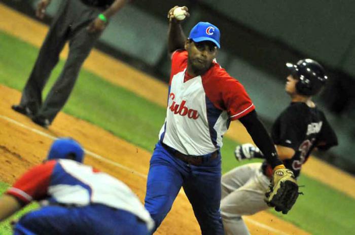 Tope de beisbol entre los equipos de cuba y eeuu 1mer juego,lanzador x cuba Norge Luis Ruiz