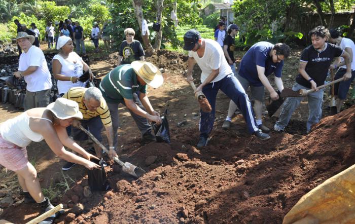 En la CCS José Martí jóvenes latinoamericanos y caribeños unieron sus esfuerzos. 
Foto: Edelvis Valido Gómez