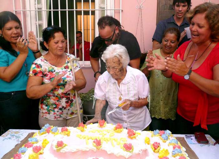 Celebran el cumpleaños 104 de Esther Montes de Oca
A propósito de la fecha, fue presentada una multimedia 
sobre la vida de esta valerosa mujer