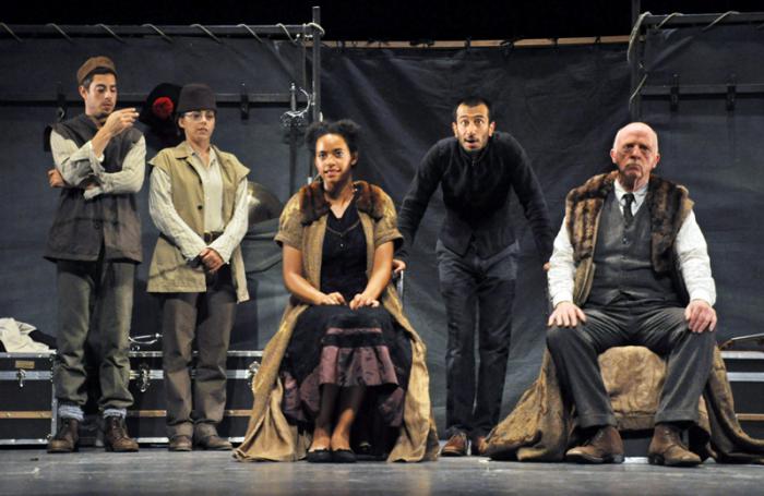 Escena de Hamlet, el príncipe de Dinamarca en la primera función del teatro Mella. Foto: Yander Zamora