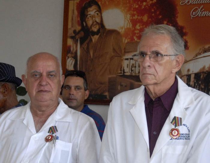 Los doctores Armando Caballero López, a la izquierda en la foto, y Álvaro Lagomasino Hidalgo, dos pilares de las Ciencias Médicas en Cuba. Foto: ARELYS MARIA ECHEVARRIA/AIN